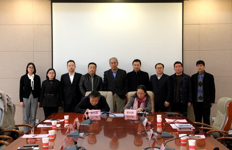 1518061349129750UEuL.jpg 現場簽訂框架合作協議.jpg