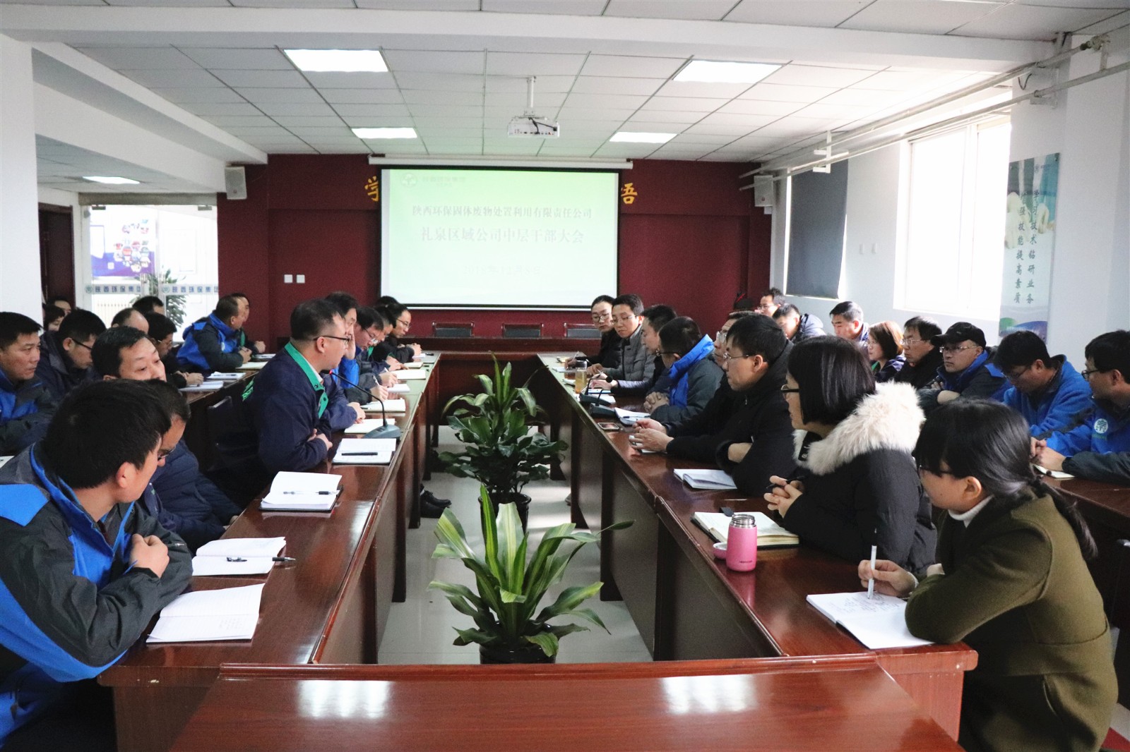 1544452448413618oLMg.jpg 禮泉傳達(dá)集團(tuán)黨委會(huì)議精神照片_副本.jpg