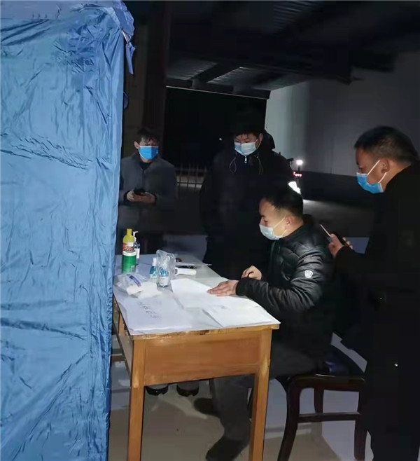 1641358148431020HpZh.jpg 積極協(xié)調(diào),保證運(yùn)輸暢通.jpg