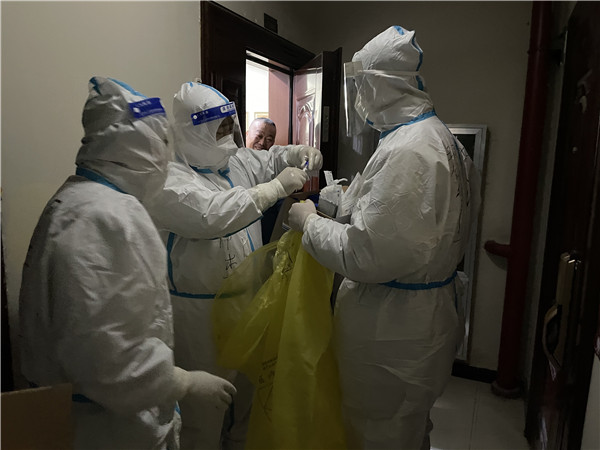 1641543457786316TJ32.jpg 陜西環保集團:響徹在戰“疫”前線的入黨誓詞 配圖4.jpg