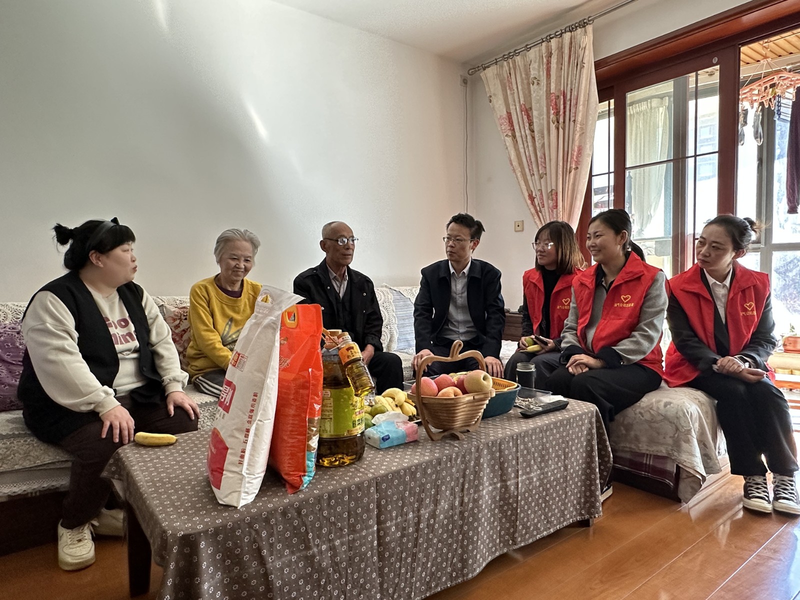 1698105709176018UTXg.jpg 慰問活動照片_副本.jpg